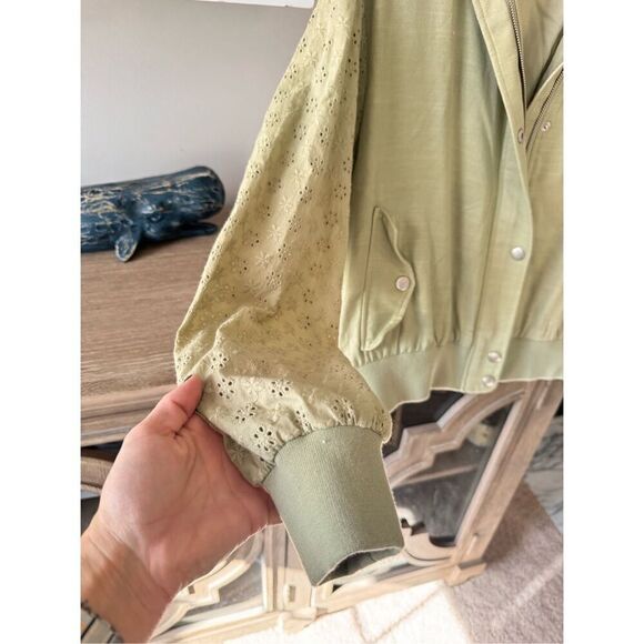 7 For All Mankind Embroidered Eyelet Sleeve Bomber Jacket Green Size Medium - Picture 3 of 13